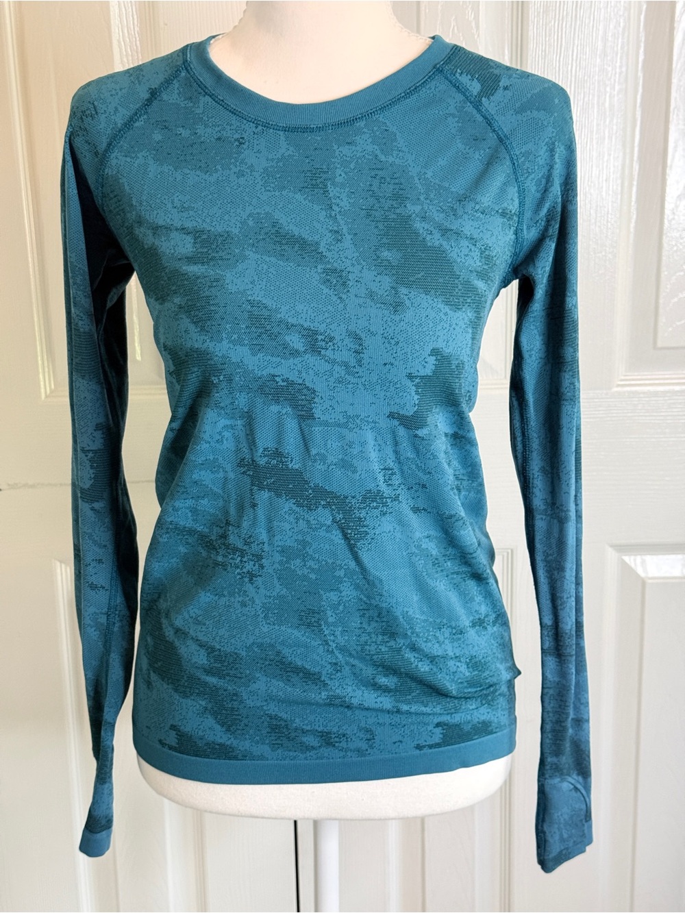 Athleta Momentum Seamless Camo Long Sleeve Top Small Teal EUC
